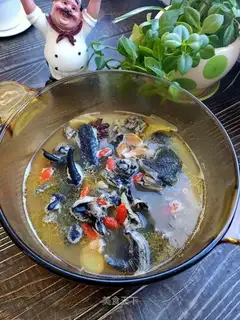 The chicken soup with dried mushrooms