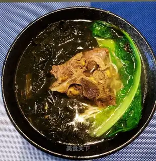 Cow ribs with soup noodles