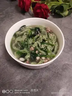 Peanut spinach noodles