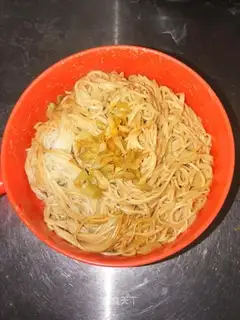 Home-based hot dry noodles