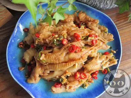 Spicy, boneless claws