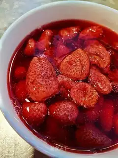 Strawberry sugar cans