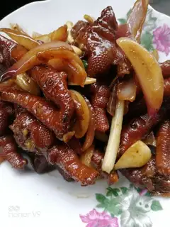 Onion fried chicken claws