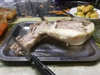 Savannah hands the meat
