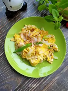 Shrimp onions fried eggs