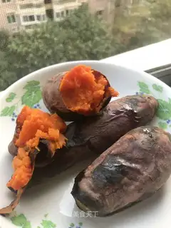 A casserole roasted melon