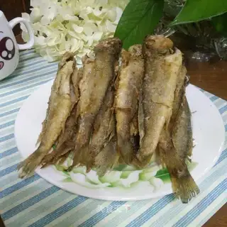 Snack, yellow fish