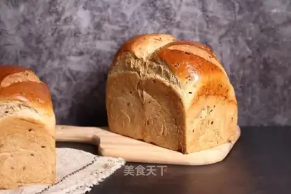 High-fibre, black grain toast
