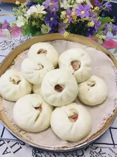 Bacon bun