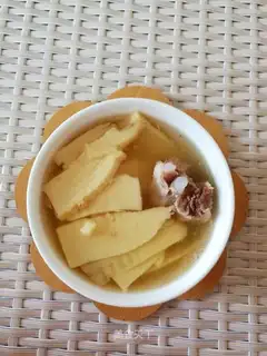Fresh pork bone soup