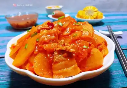 Five sauerkraut with potatoes