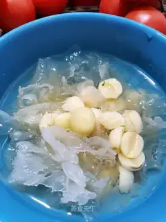 Silver-eared lotion soup