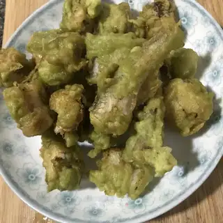 A fried dragon head. Fish
