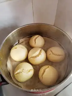 The corn paste is full of flowers