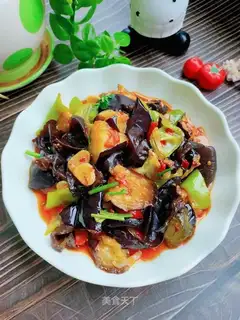 Spicy, woody, eggplant