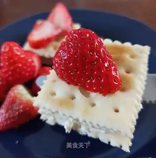 Strawberry cheese soda cookies