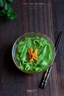 Handy spinach noodles