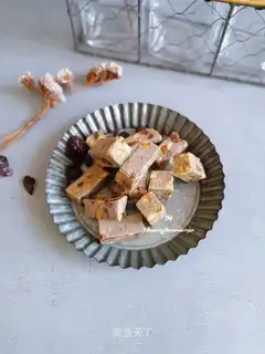Coco-cococo-cocoo-cow-rolling sugar