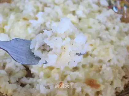 Grilled rice with chicken and onion