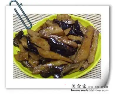 Stewed bamboo shoots with mushrooms