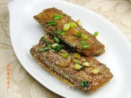 Roasted hairtail with sesame sauce