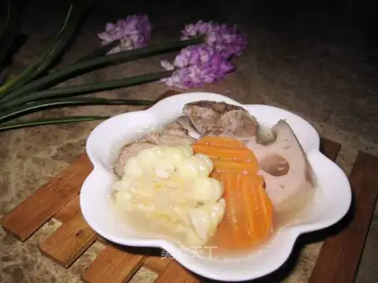 Stewed lotus root with hooves