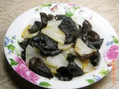 stir-fried cabbage with black fungus