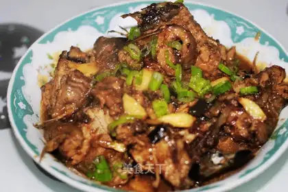 Grilled catfish with garlic