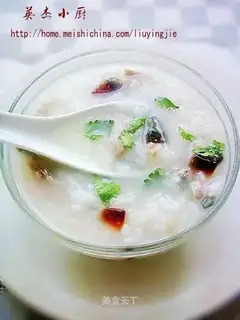 Quick hand preserved egg and lean meat porridge