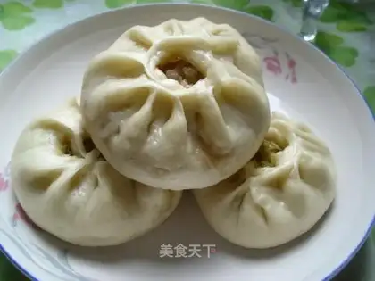 Soup dumplings with cabbage meat and meat filling