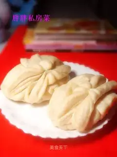 Milk fragrant lotus roll
