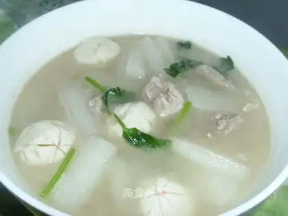 Fish balls, slices, radish soup