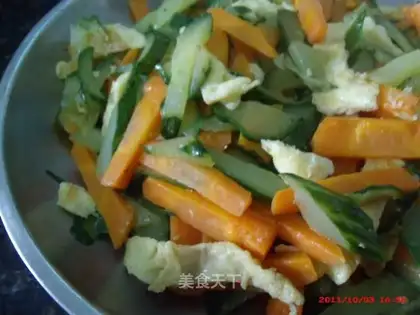 Scrambled eggs with cucumber and radish