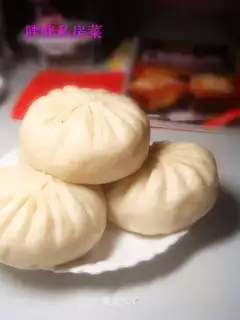 Steamed buns with lotus root and mushroom meat