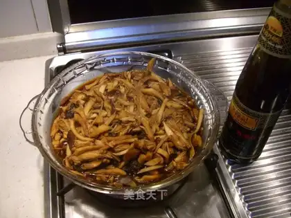 stir-fried three mushrooms with vegetarian vegetables