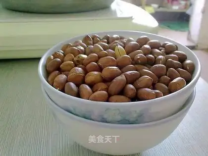 stir-fried peanuts with salt