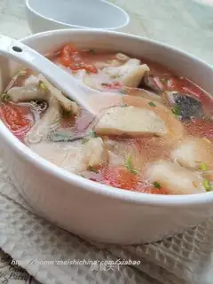Tomato silver carp soup