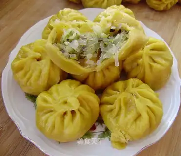 Pumpkin noodles and vegetarian stuffed buns