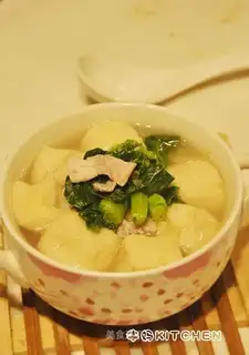Small vegetable and pork slices soup