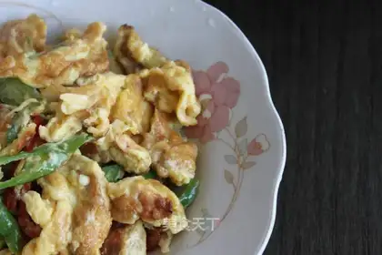 Scrambled eggs with pepper