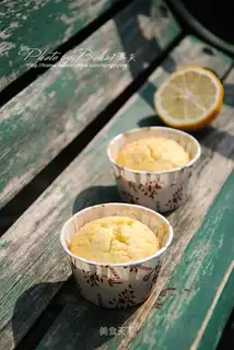 lemon raisin muffin