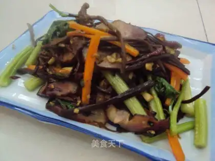 stir-fried bacon with tea tree mushroom