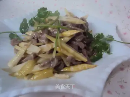 stir-fried beef with bamboo shoots and pickled peppers