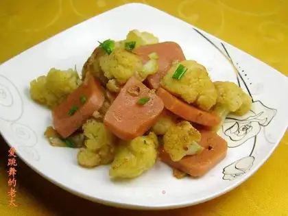 stir-fried cauliflower with square sausage