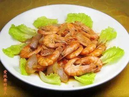 stir-fried prawns with onions