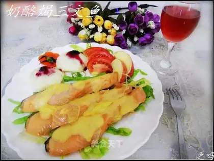 Grilled salmon with cheese