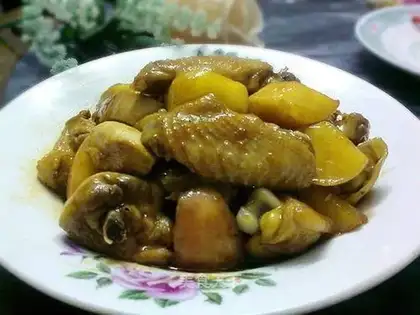 Roasted chicken legs with apple