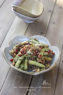 Dry stir-fried green beans