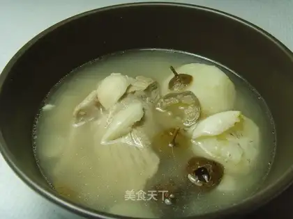 Hawthorn, horse-chestnut, tuckahoe and pork meat soup