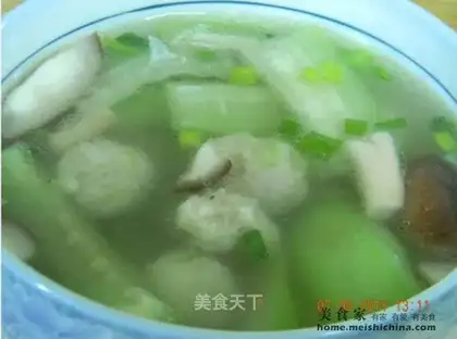 Mushroom and loofah meatball soup